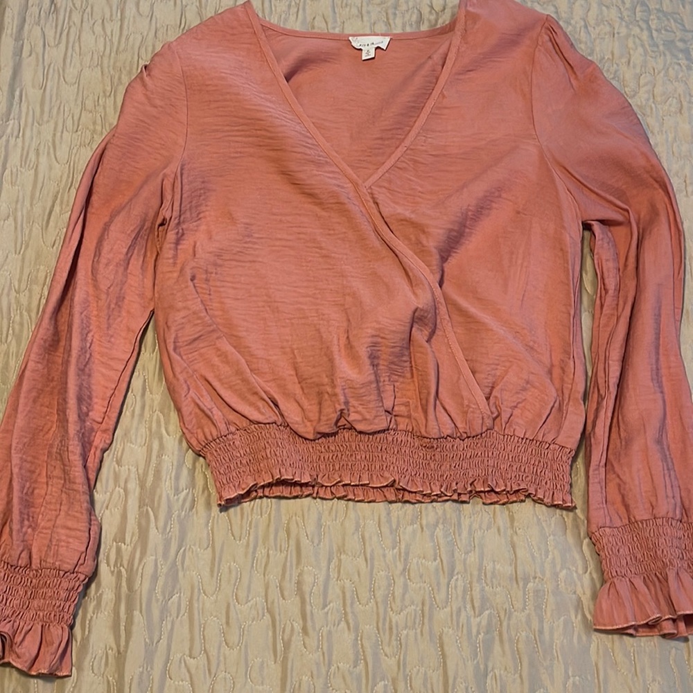 Coral Crop top blouse. Deep V neck. Pairs great with high rise jeans & bralette